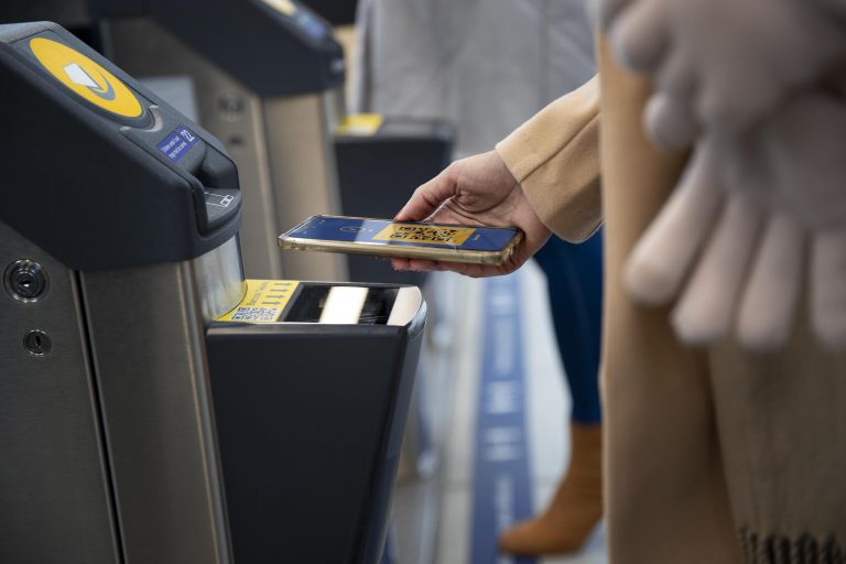 hand-holding-smartphone-close-up